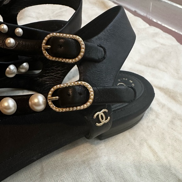 CHANEL Interlocking CC Logo TStrap Sandals - Picture 4 of 12